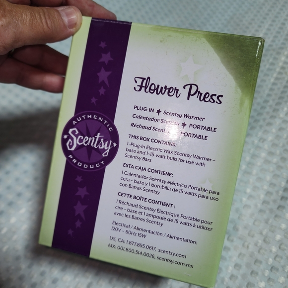 SCENTSY EUC PLUG IN WALL NIGHT LIGHT FRAGRANCE WARMER - Picture 1 of 6